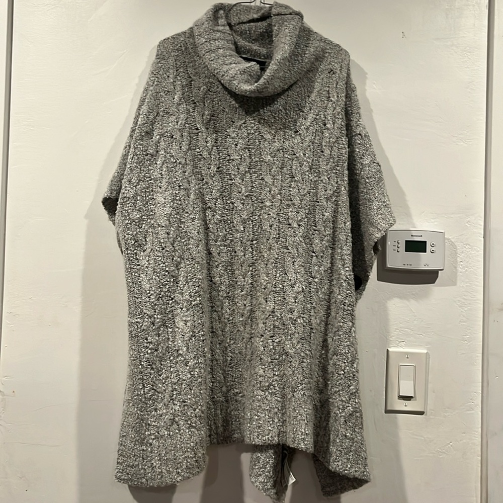 Forever, 21 size medium/large sweater great condition no holes, turtleneck, gray
